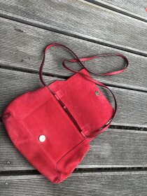 Červená kožená kabelka zn. Furla. 25x17 cm. - 2