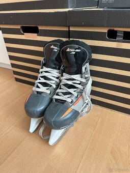 Action-EVO JR performance vel 32-35 - 2