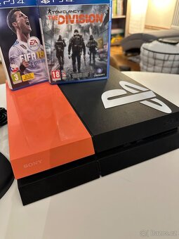 Playstation 4 + hry + příslušenství - 2