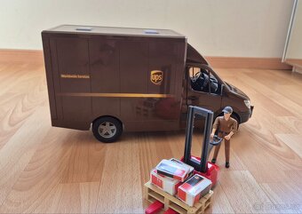 Bruder MB Sprinter UPS s řidičem - 2