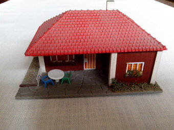 Domečky k železnici - 2