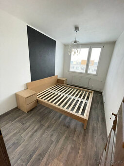 Postel 180 x 200 + rám + rošt + 2 noční stolky- SLEVA - 2