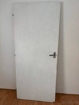 Interiérové dveře bílé plné pravé - 2