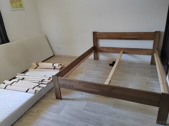 Manželská postel z masivu - 2
