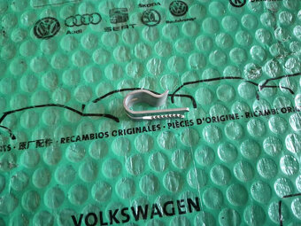 spona uchycení zadní zástěrky Škoda Felicia Pick Up 6U782184 - 2