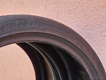 Michellin Pilot Sport 4S 235/35 R19 - 2