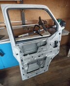 Prodám levé přední dveře rozteč pantů 330mm - 2