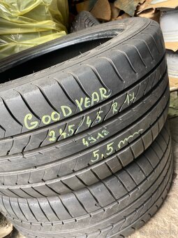245/45R17 - 2