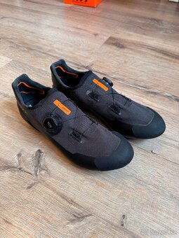 Tretry DMT KM30 Carbon - 2
