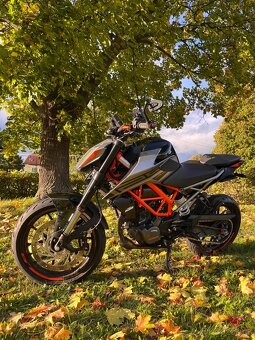 KTM Duke 125 (2021) – plný servis, doplňky, 1. majitel v ČR - 2