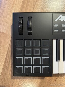 Alesis V49 – MIDI klávesy - 2