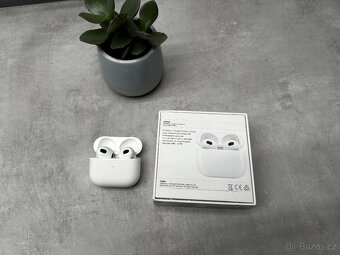 Apple AirPods 3 s bezdrátově dobíjejícím pouzdrem - 2