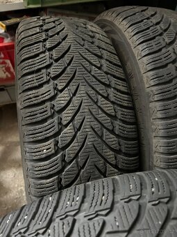 Pneu Nokian 215/65 R17 - 2