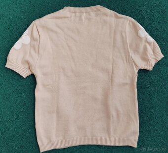 Béžový svetr s kytičkama - 2