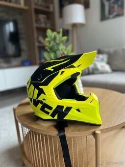 Motokrosová helma - 2