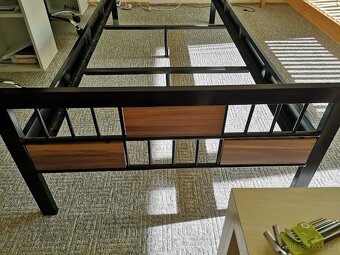 kovová postel 90x200 s lamelovým roštem - 2