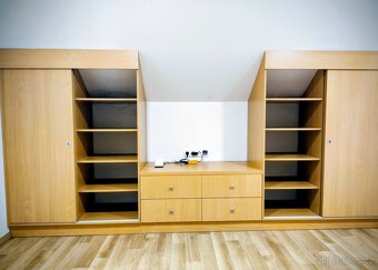 Atypická vestavná šatní skříň - 2