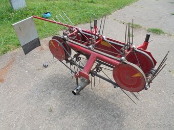 Obraceč shrnovač sena/píce VARI OP-115 - 2