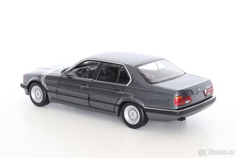 BMW 730i E32 1:18 Minichamps Grey metallic - 2