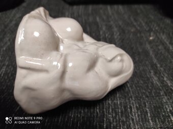 Porcelánová soška jeptiška necudná - 2