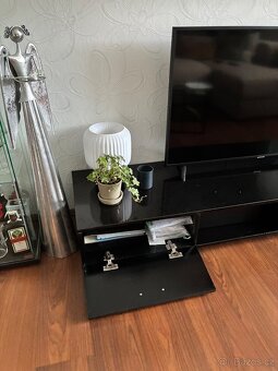 Černý lesklý televizní stolek, 200 cm - 2