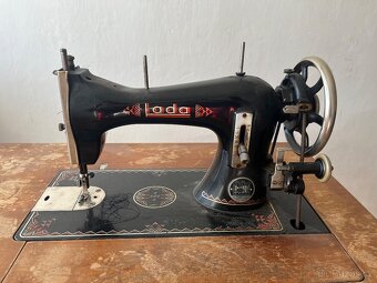 Šicí stroj LADA - 2