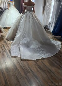 Krásné svatební šaty - 2