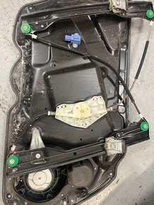 Komplet PP výplň dveří Passat B6 (repro, stahovačka,..) - 2