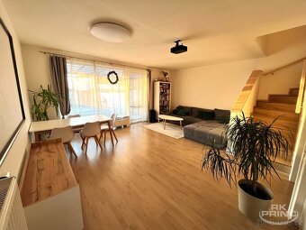 Luxusní řadový dům 4+kk s bazénem a zahradou v Drahelčicích, - 2