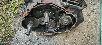 Spodek motoru Suzuki dr600 - 2