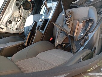 Prodám náhradní díly na mercedes c 250cdi w204 - 2