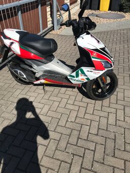 Prodám skútr Aprilia SR 50 R r.v.2012. - 2