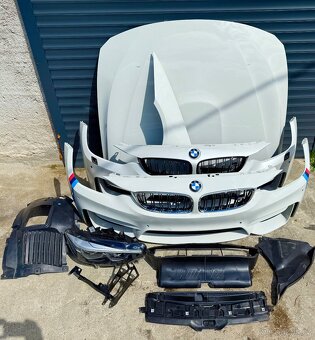 BMW M3 f80 M4 f82 LCI Světlo kapota naraznik blatnik - 2