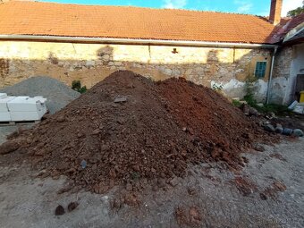 Daruji za odvoz hlínu. - 2