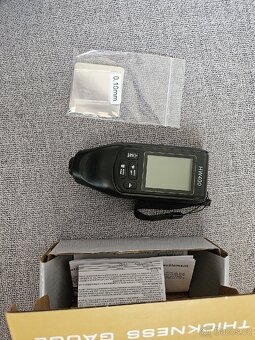 Digitální měřicí přístroj na lak např. auta - 2