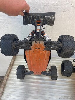RC AUTO A RYCHLONABÍJEČKA - 2