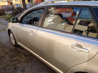 Toyota T25 Avensis - 2