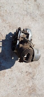 Plech podsedlový a nádrž na prase + motor - 2