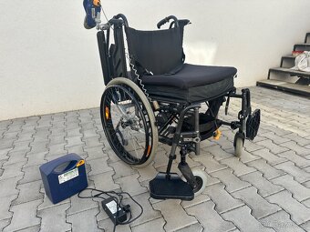 Elektrický skládací invalidní vozík. - 2