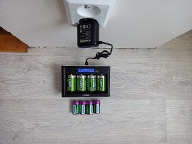 Nabíječka baterií Varta - 2