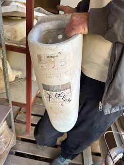 RADIÁTORY A RŮZNÁ SANITA, umyvadla, pisoár, wc, trubky, atd. - 2