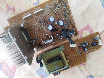 Prodám koncový zesilovač+zdroj,2x30w. - 2