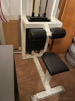 Horní kladka - posilovací stroj - 2