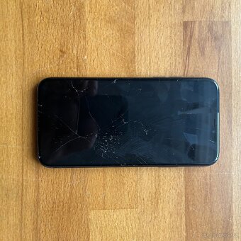 Apple iPhone X 256GB černý - 2