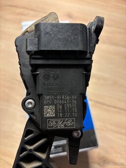 Plynový pedál Ford Kuga - 2