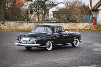 Mercedes-Benz 220S Coupé - 2