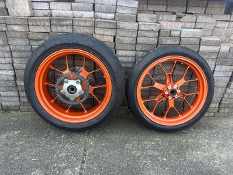 Aprilia Rsv 1000 nebo tuono 1000 - 2