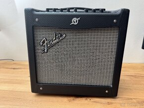 Fender Mustang I - 2