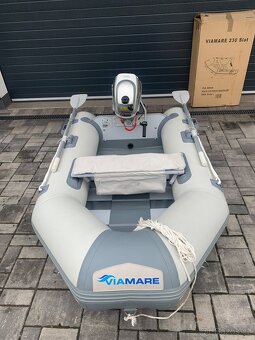 Nafukovací člun s motorem Honda 2,3HP - 2