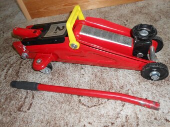 2x zvedák hydraulický 2T - min.130mm - max.345mm - zachovalý - 2